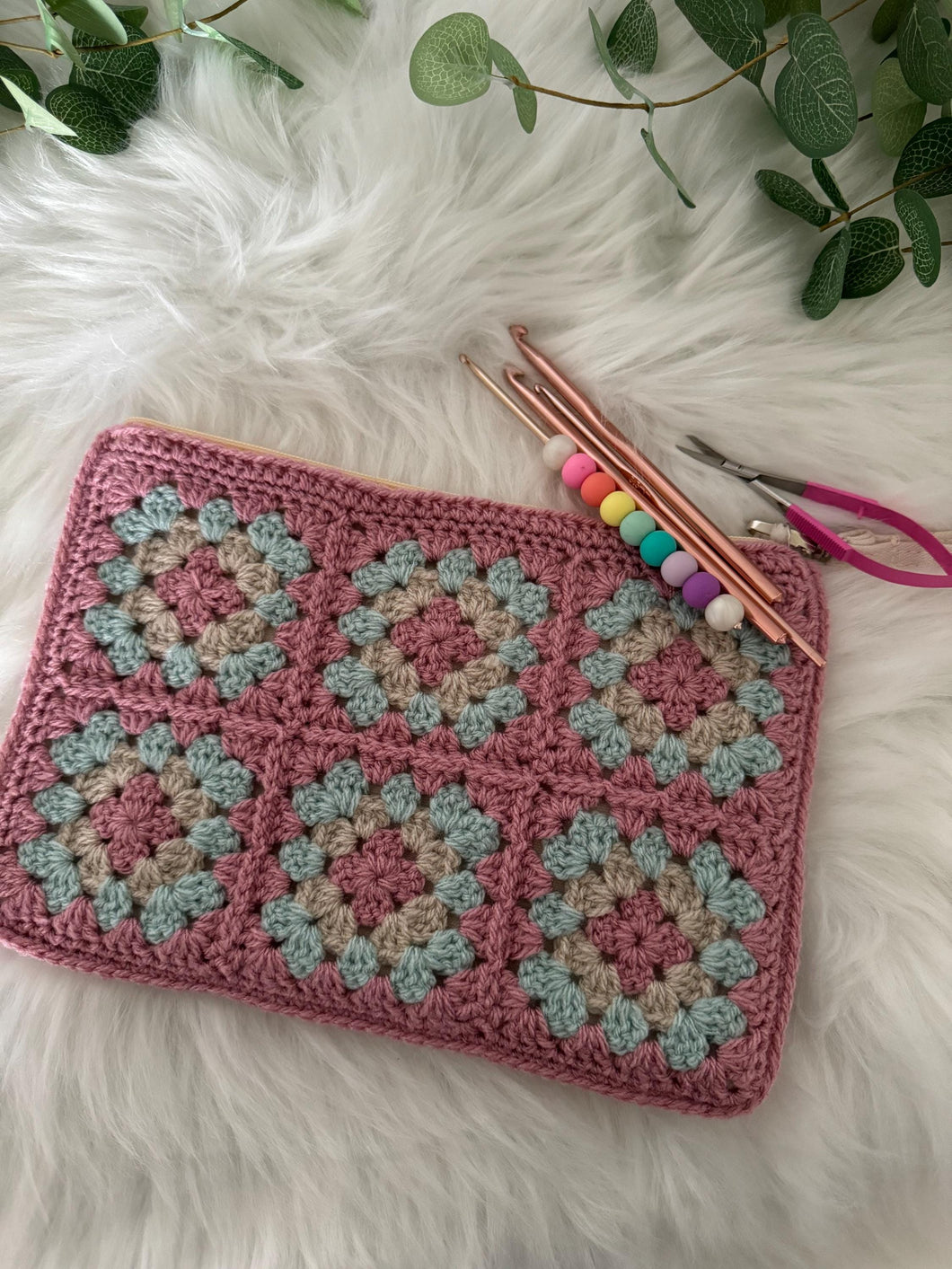 Granny Square Case Learn to Crochet Kit, Crochet Starter Kit, Beginners Crochet Kit, Crochet Gift, Complete Crochet Kit, DIY craft kit,