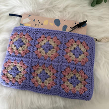 Load image into Gallery viewer, Granny Square Case Learn to Crochet Kit, Crochet Starter Kit, Beginners Crochet Kit, Crochet Gift, Complete Crochet Kit, DIY craft kit,
